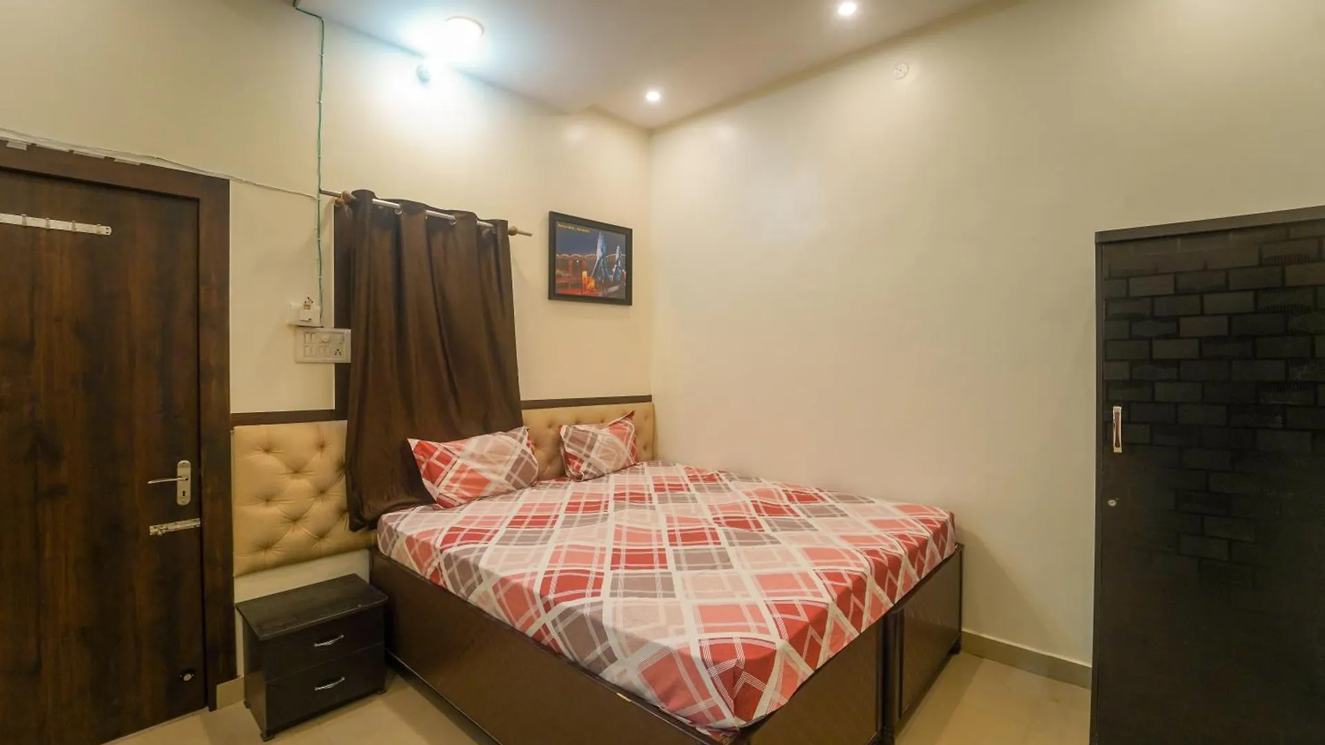 Apartment Rk Appartment 3 Bedroom With Kitchen And Balcony Varanasi