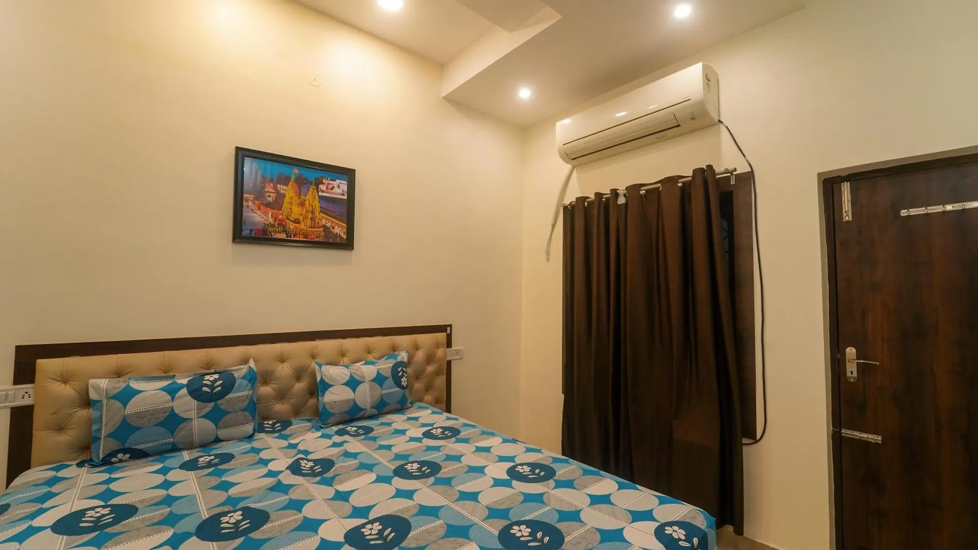 Apartment Rk Appartment 3 Bedroom With Kitchen And Balcony Varanasi